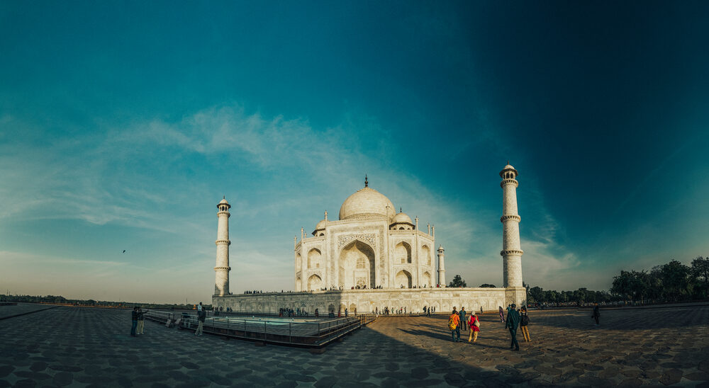 Taj Mahal em panorâmica ao entardecer